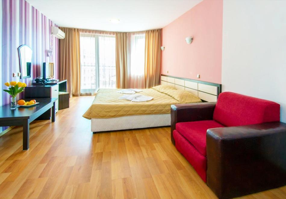 South Beach Hotel - New Management And Free Beach Access Tsarevo Buitenkant foto