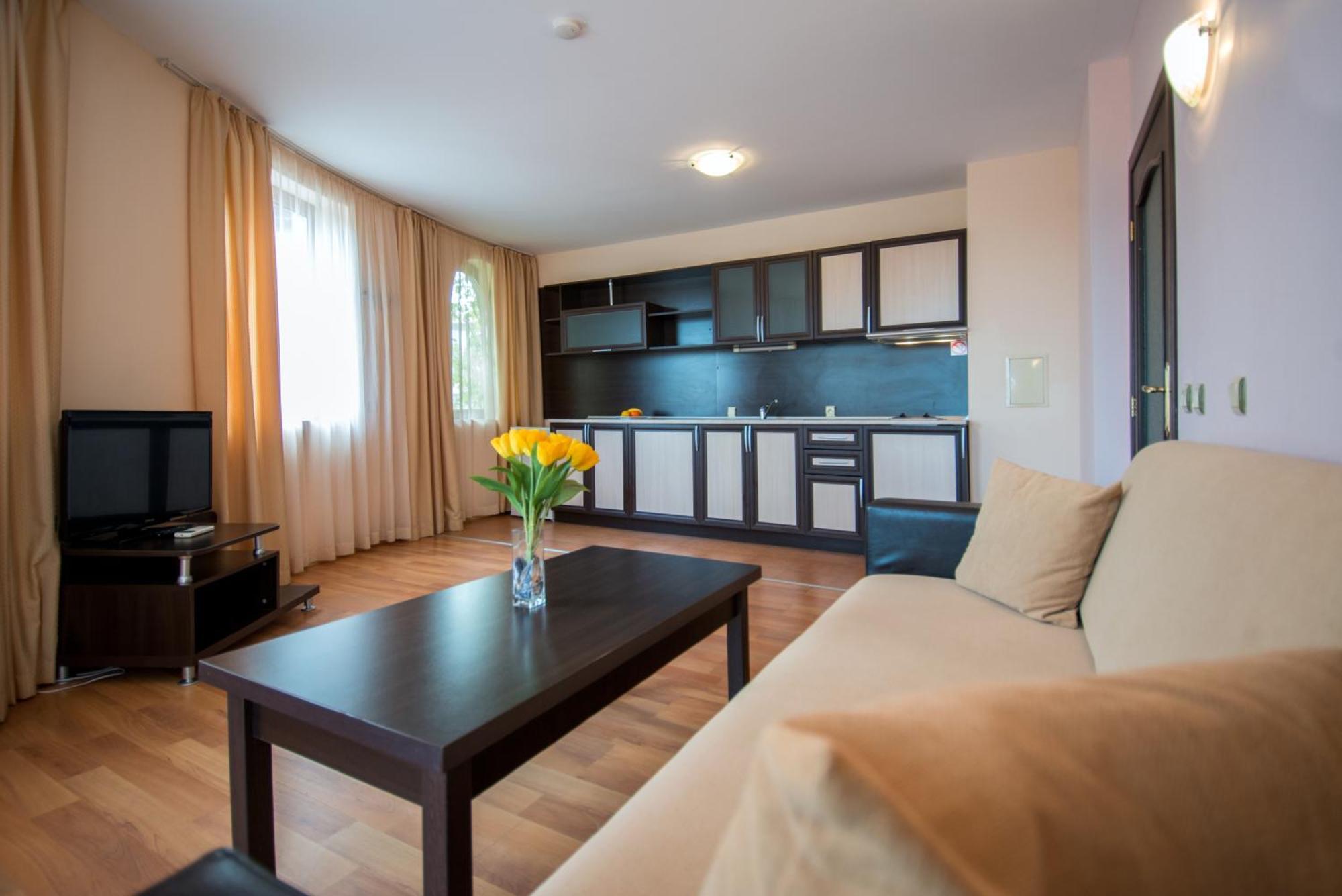 South Beach Hotel - New Management And Free Beach Access Tsarevo Buitenkant foto