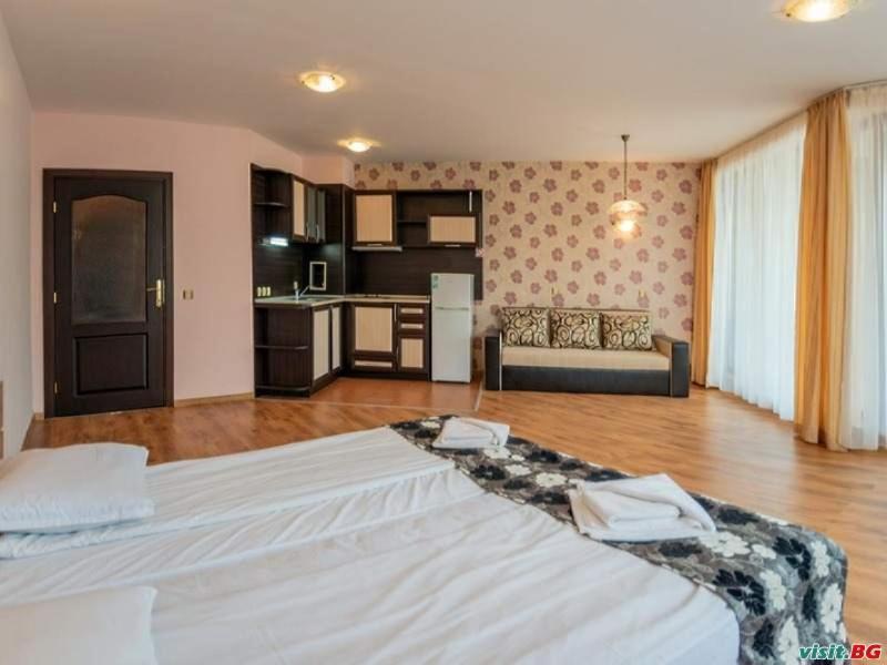 South Beach Hotel - New Management And Free Beach Access Tsarevo Buitenkant foto