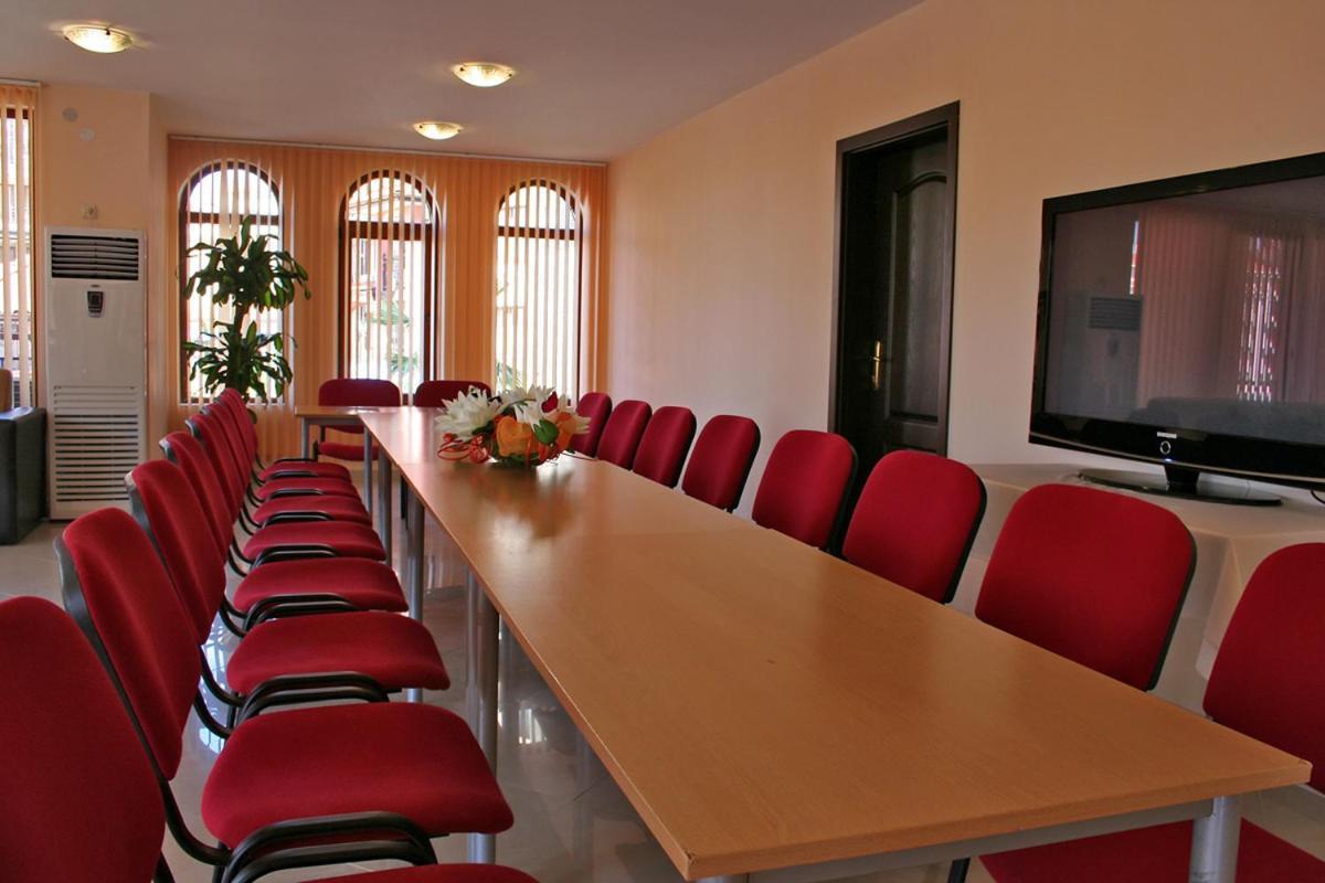 South Beach Hotel - New Management And Free Beach Access Tsarevo Buitenkant foto