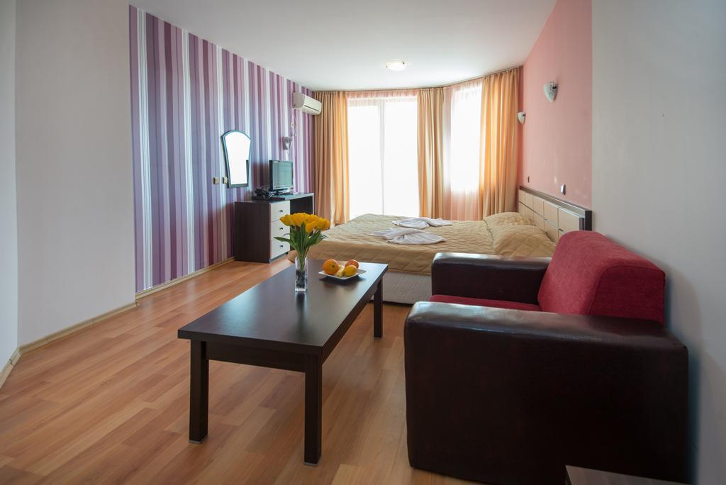 South Beach Hotel - New Management And Free Beach Access Tsarevo Buitenkant foto