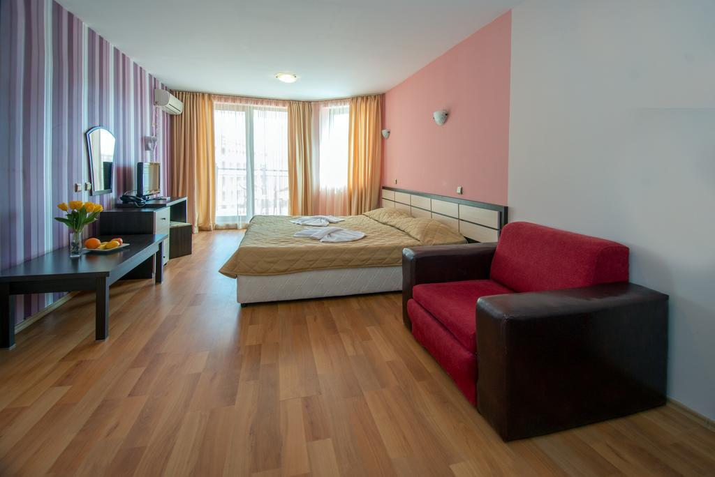 South Beach Hotel - New Management And Free Beach Access Tsarevo Buitenkant foto