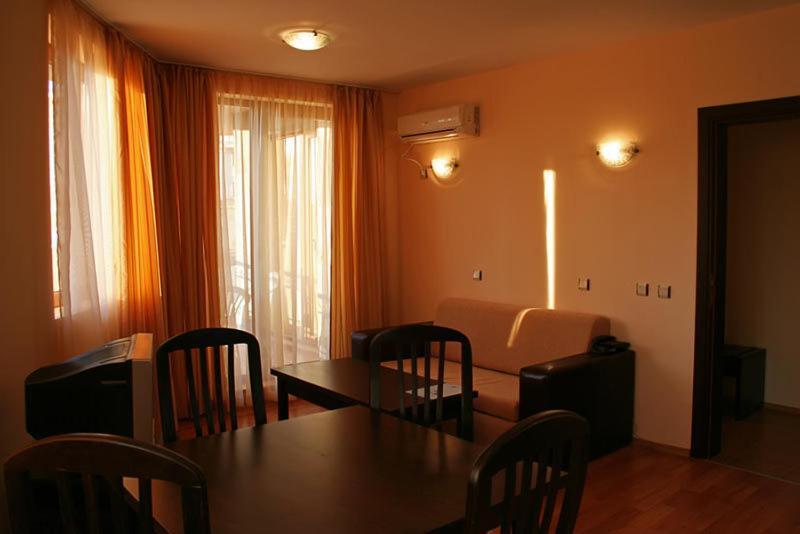 South Beach Hotel - New Management And Free Beach Access Tsarevo Buitenkant foto